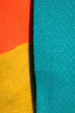 Renkli Keçeli Kumaş Özeti