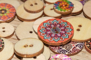 Masada Sevimli Renkli Düğmeler Yakından