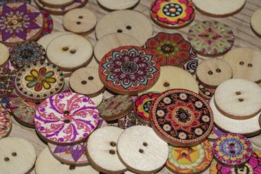 Masada Sevimli Renkli Düğmeler Yakından