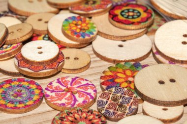 Masada Sevimli Renkli Düğmeler Yakından