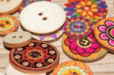 Masada Sevimli Renkli Düğmeler Yakından