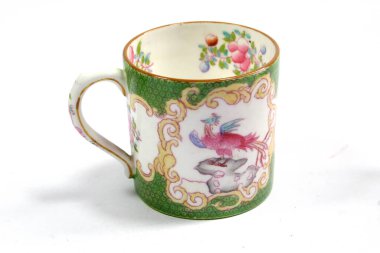 Dekorasyon için Beyaz Arkaplanda Bir Vintage Kupa veya kavanoz vazo