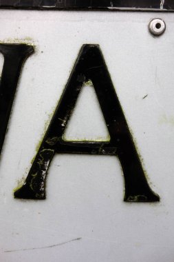 Sıkıntılı Tipografide Yazılı Bir Harf Bulundu