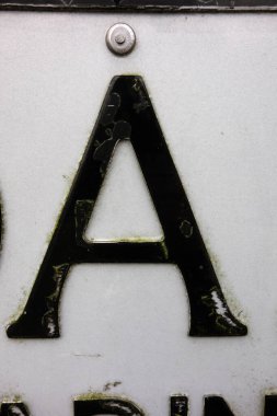 Sıkıntılı Tipografide Yazılı Bir Harf Bulundu