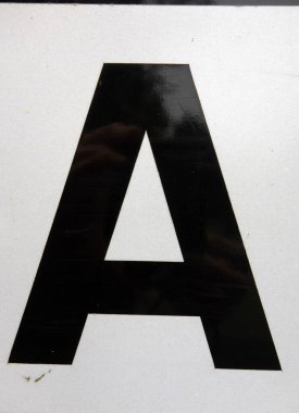 Sıkıntılı Tipografide Yazılı Bir Harf Bulundu