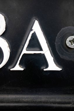 Sıkıntılı Tipografide Yazılı Bir Harf Bulundu