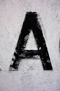 Sıkıntılı Tipografide Yazılı Bir Harf Bulundu