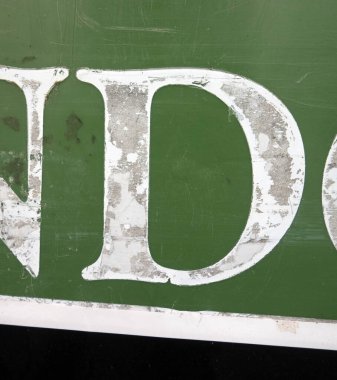 Sıkıntılı Tipografide Yazılı Bir Harf Bulundu