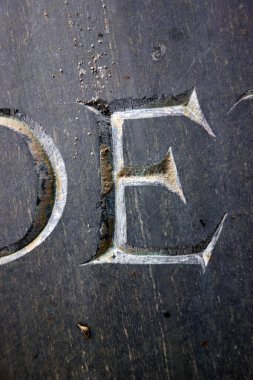 Sıkıntılı Tipografide Yazılı Bir Harf Bulundu