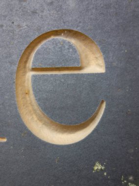 Sıkıntılı Tipografide Yazılı Bir Harf Bulundu