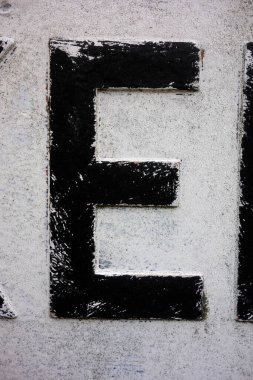 Sıkıntılı Tipografide Yazılı Bir Harf Bulundu