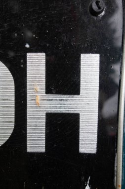 Sıkıntılı Tipografide Yazılı Bir Harf Bulundu