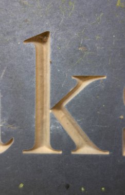 Sıkıntılı Tipografide Yazılı Bir Harf Bulundu