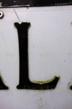 Sıkıntılı Tipografide Yazılı Bir Harf Bulundu