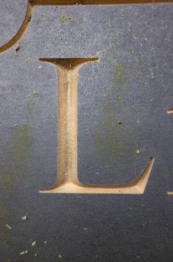 Sıkıntılı Tipografide Yazılı Bir Harf Bulundu