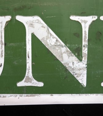 Sıkıntılı Tipografide Yazılı Bir Harf Bulundu