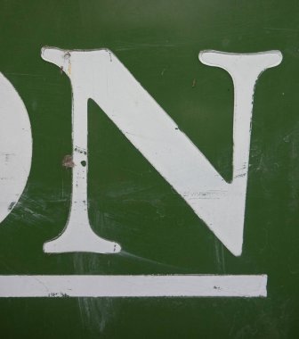 Sıkıntılı Tipografide Yazılı Bir Harf Bulundu