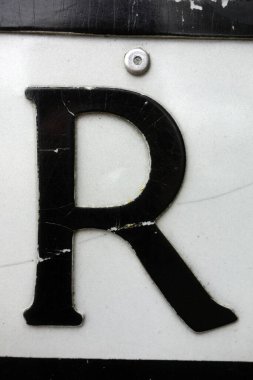 Sıkıntılı Tipografide Yazılı Bir Harf Bulundu