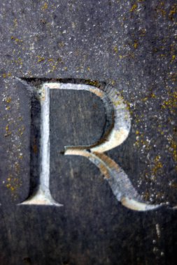 Sıkıntılı Tipografide Yazılı Bir Harf Bulundu