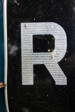 Sıkıntılı Tipografide Yazılı Bir Harf Bulundu