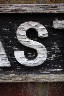 Sıkıntılı Tipografide Yazılı Bir Harf Bulundu