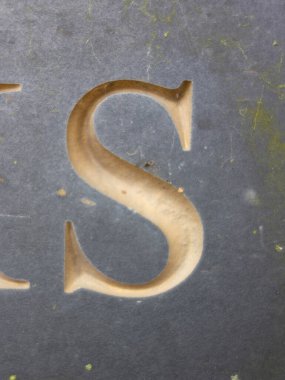 Sıkıntılı Tipografide Yazılı Bir Harf Bulundu