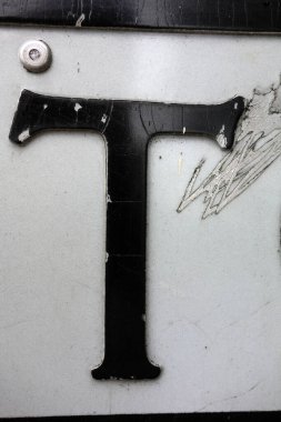 Sıkıntılı Tipografide Yazılı Bir Harf Bulundu