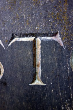 Sıkıntılı Tipografide Yazılı Bir Harf Bulundu