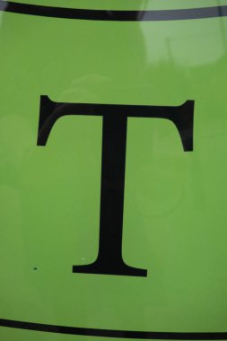 Sıkıntılı Tipografide Yazılı Bir Harf Bulundu