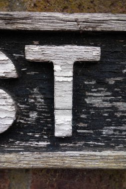 Sıkıntılı Tipografide Yazılı Bir Harf Bulundu