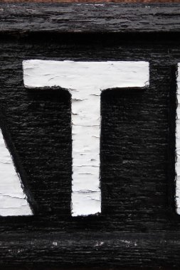 Sıkıntılı Tipografide Yazılı Bir Harf Bulundu