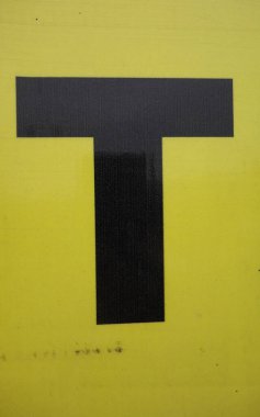 Sıkıntılı Tipografide Yazılı Bir Harf Bulundu