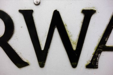 Sıkıntılı Tipografide Yazılı Bir Harf Bulundu