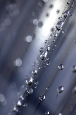 Soyut yüzen kabarcıkları kapat su damlacıkları yoğunlaşma yağmurunu cam şeffaf bokeh arkaplan üzerine yağdır