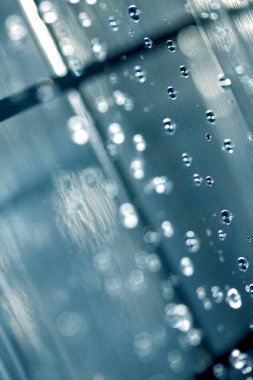 Soyut yüzen kabarcıkları kapat su damlacıkları yoğunlaşma yağmurunu cam şeffaf bokeh arkaplan üzerine yağdır