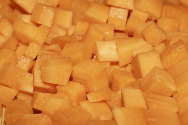 Doğranmış ve dilimlenmiş havuçların kesme arkaplanını kapat