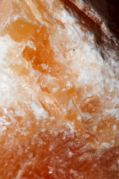 Kristal parçalarını kapatın. Kuvars 'ı iyileştiren jeolojik doğal iyileştirme taşı.