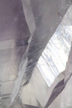 Kristal parçalarını kapatın. Kuvars 'ı iyileştiren jeolojik doğal iyileştirme taşı.