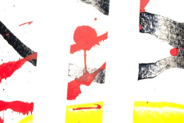 Canlı, kırmızı, siyah ve sarı akrilik boya beyaz arka planda çizgiler ve girdaplar açar.