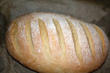 Ev yapımı taze ekmek rulosu fırından yeni çıktı.