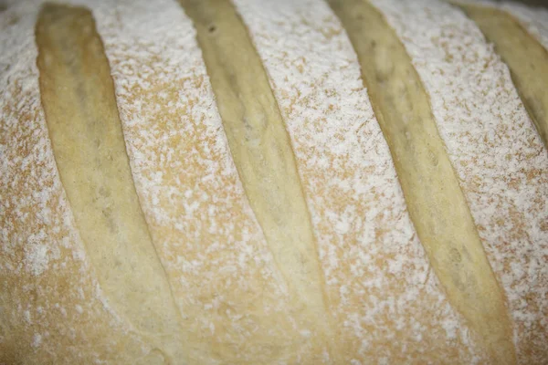 Ev yapımı taze ekmek rulosu fırından yeni çıktı.