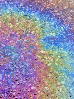 Petrol Gök kuşağı Sızıntısı Yollarda akıyor