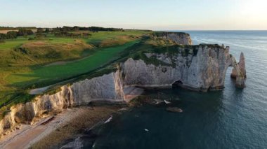 Etretat Fransa kıyı şeridinin nefes kesici güzelliğini tecrübe edin..