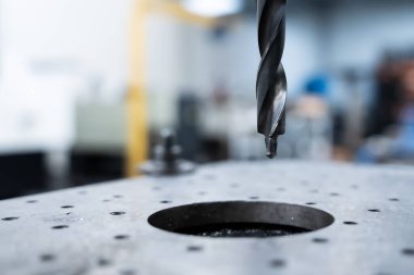 Endüstriyel Metal Yüzeyi, Hassas İmalat Ortamı 'nda Matkap Ucu Yakın Çekim