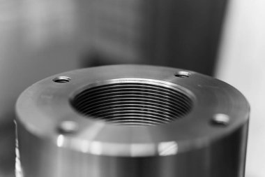 Tehdit Altındaki Metal Bileşeninin Yakın Çekimi Hassas Mühendislik ve Endüstriyel Makine Ayrıntılarını Gösteriyor