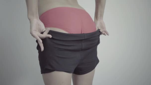 Esporte Loira Fina Menina Vestido Shorts — Vídeo de Stock