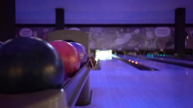 Bowling Salonu, ay kase