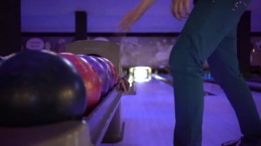 Kulüpte bowling oyunu