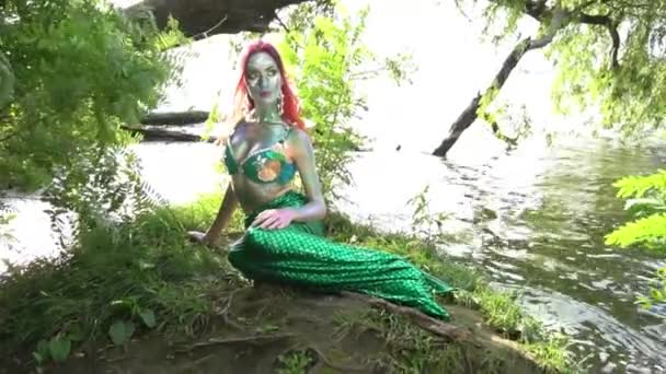 Girl Red Long Straight Hair Pearl Crown Mermaids Her Head — Stock Video