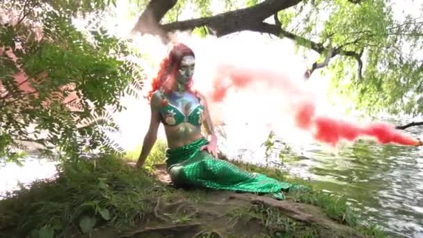 Mermaid Sits Shore Water Screams Slow Motion — Stok video